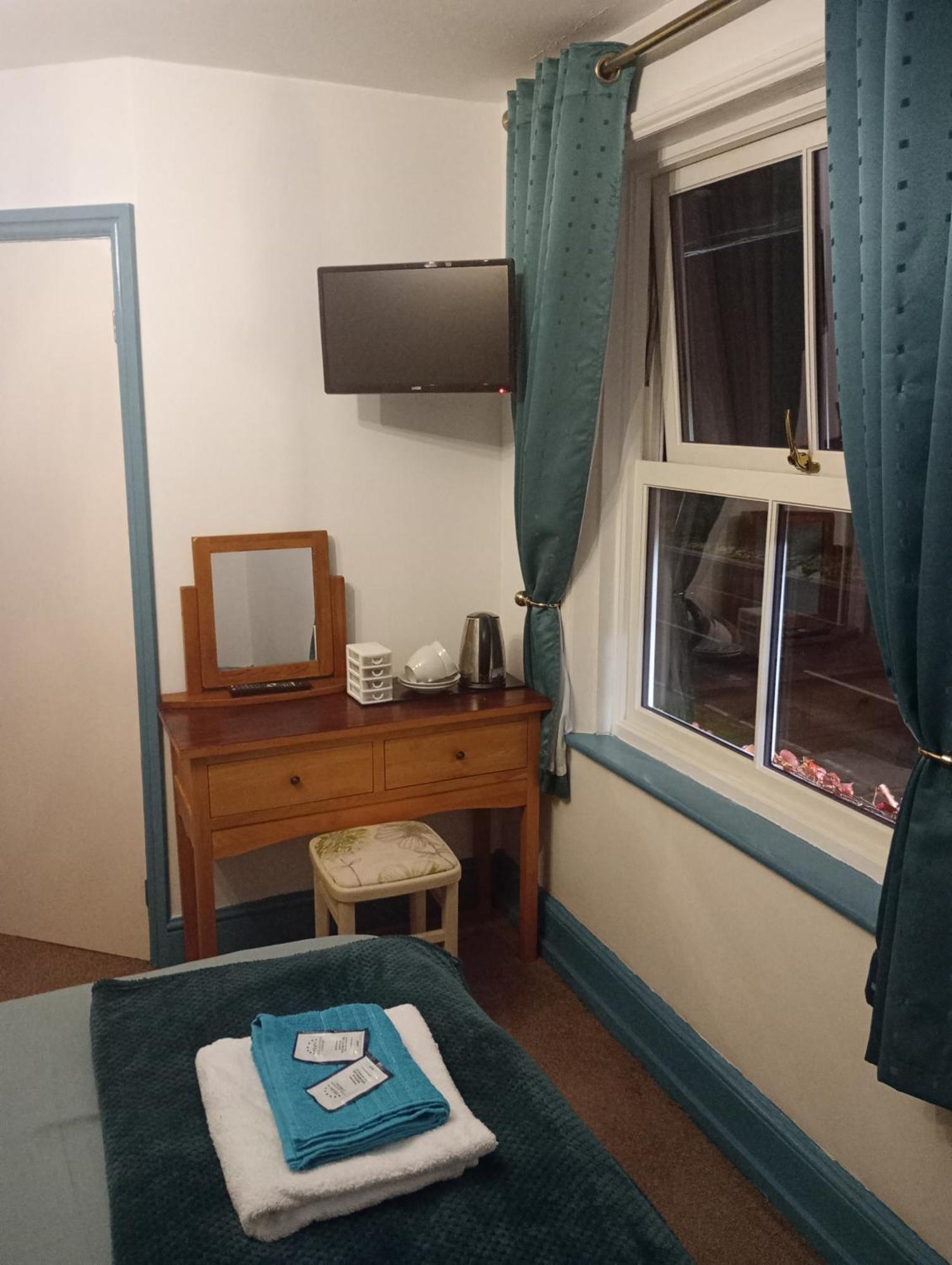 The White Swan Deighton Hotel York Room photo